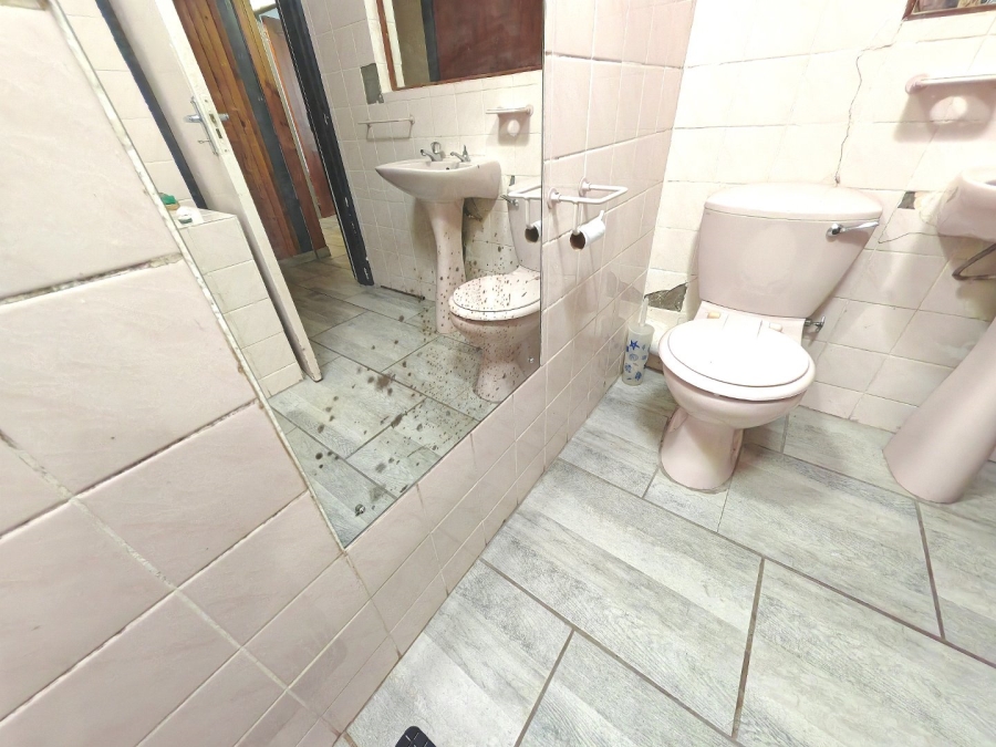 10 Bedroom Property for Sale in Brandwag Free State